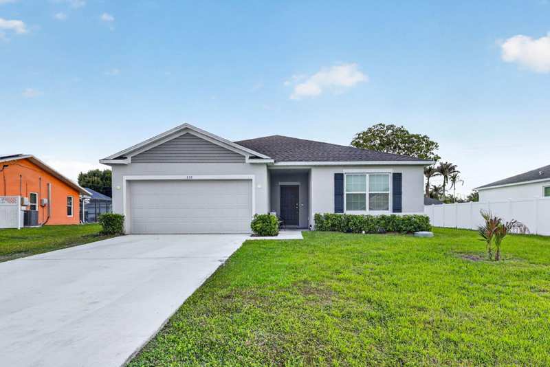 4 bedroom Single Family Residence at 535 SW Butler Avenue, Port St Lucie Section 27, Port St. Lucie — photo 1