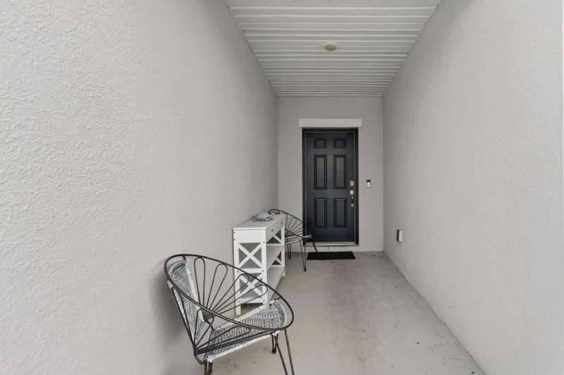 4 bedroom Single Family Residence at 535 SW Butler Avenue, Port St Lucie Section 27, Port St. Lucie — photo 4