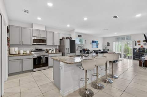 535 SW Butler Avenue, Port St. Lucie FL - photo 10 of 35