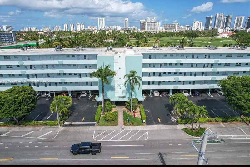 1 bedroom Stock Cooperative at 700 NE 14th Avenue #404, Fairways North Co-Op, Hallandale Beach — photo 1