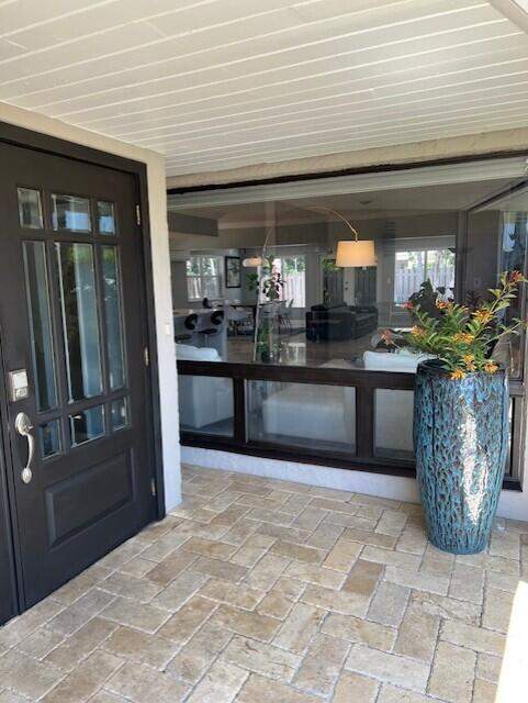 4 bedroom Single Family Residence at 5880 NE 22nd Avenue, Imperial Point 1 Sec, Fort Lauderdale — photo 2