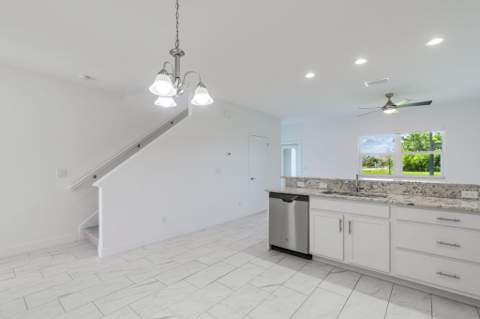 696 NE Waters Edge Lane, Port St. Lucie FL - photo 6 of 41