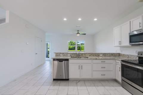 696 NE Waters Edge Lane, Port St. Lucie FL - photo 7 of 41