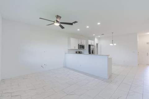 696 NE Waters Edge Lane, Port St. Lucie FL - photo 8 of 41