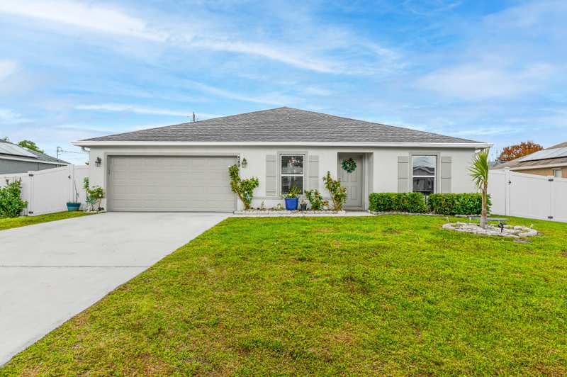 4 bedroom Single Family Residence at 549 SW Prado Avenue, Port St Lucie Section 27, Port St. Lucie — photo 1