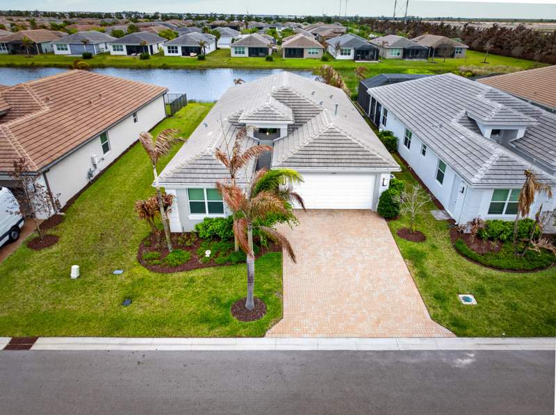 3 bedroom Single Family Residence at 11949 SW Coral Cove Parkway, Riverland Parcel C - Plat Ten Replat, Port St. Lucie — photo 2