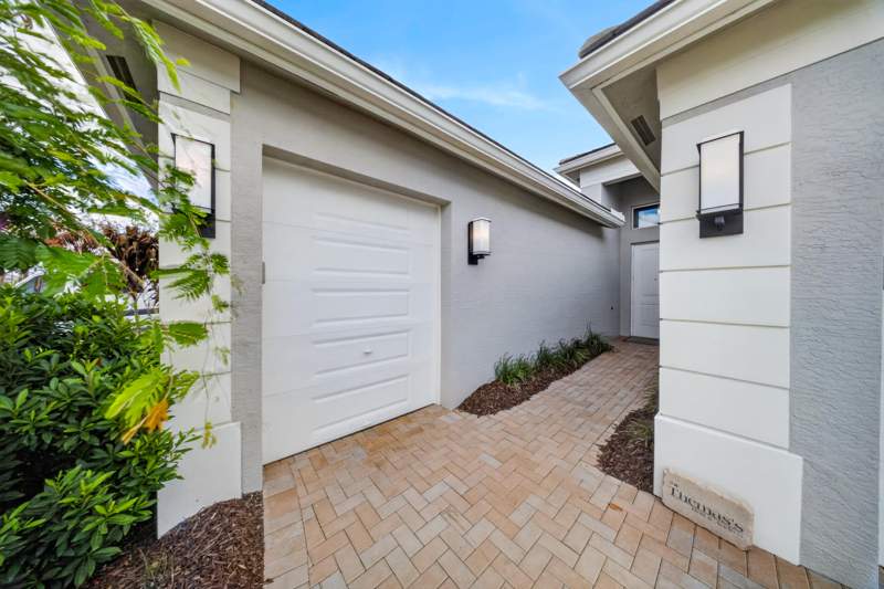 3 bedroom Single Family Residence at 11949 SW Coral Cove Parkway, Riverland Parcel C - Plat Ten Replat, Port St. Lucie — photo 4