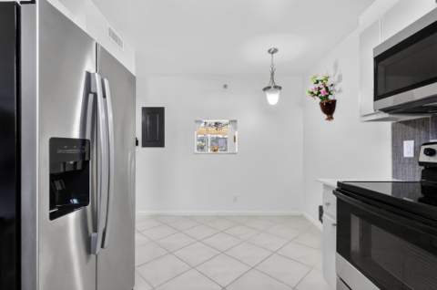 7770 Tahiti Lane #102, Lake Worth FL - photo 6 of 32