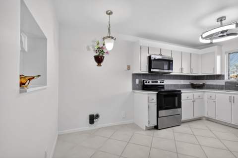 7770 Tahiti Lane #102, Lake Worth FL - photo 8 of 32
