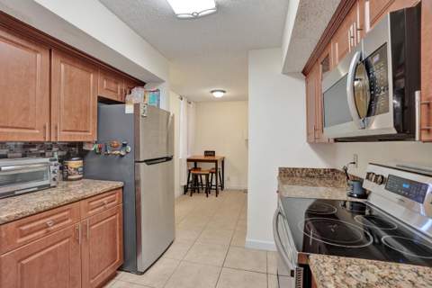 8266 NW 24th Street, Coral Springs FL - photo 6 of 41