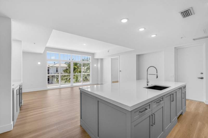 2 bedroom Condominium at 182 Lake Drive #5-301, Havn, Palm Beach Shores — photo 5