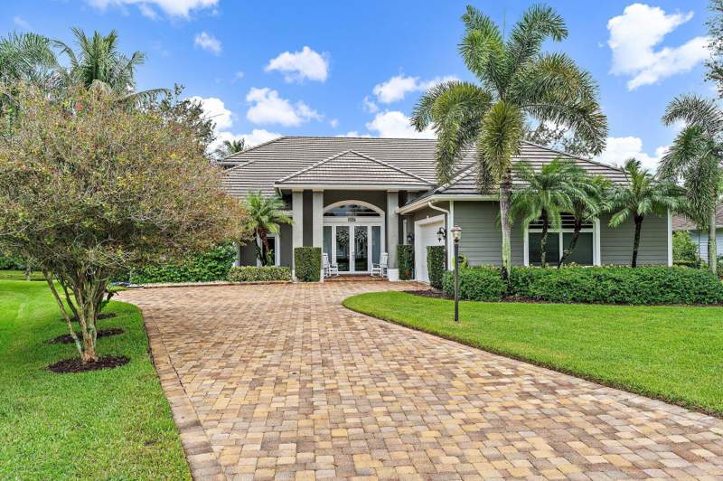 4 bedroom Single Family Residence at 18647 SE Lakeside Way, River Ridge, Tequesta — photo 1