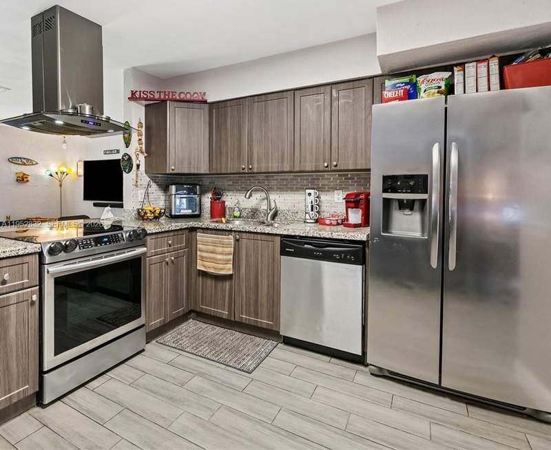 3 bedroom Single Family Residence at 4741 SW 25th Terrace, Seaboard Park, Dania Beach — photo 3