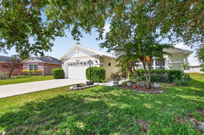 3 bedroom Single Family Residence at 6656 Picante Circle, Spanish Lakes Fairways NE Phase, Fort Pierce — photo 3