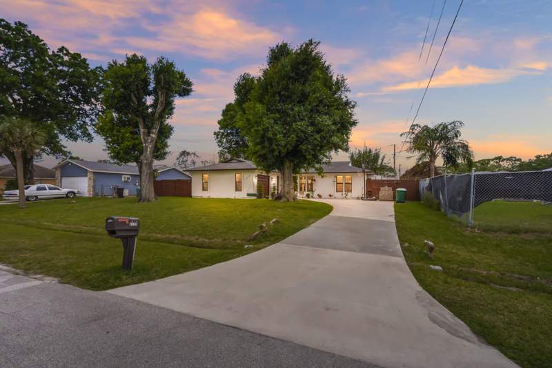 3 bedroom Single Family Residence at 1720 SW Beeker Street, Port St Lucie Section 8, Port St. Lucie — photo 2