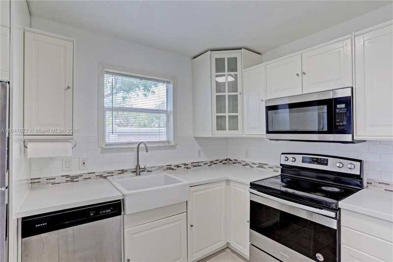 3 bedroom Condominium at 3810 N Jog Road #106, Cove At Briar Bay Condo, West Palm Beach — photo 1