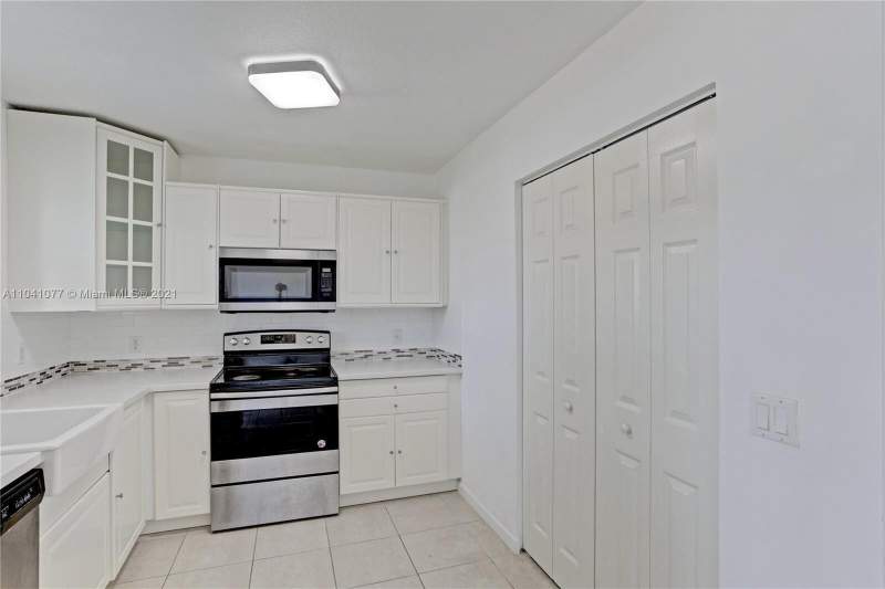 3 bedroom Condominium at 3810 N Jog Road #106, Cove At Briar Bay Condo, West Palm Beach — photo 2