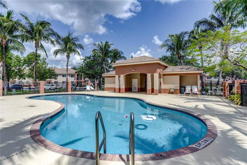 3 bedroom Condominium at 3810 N Jog Road #106, Cove At Briar Bay Condo, West Palm Beach — photo 4