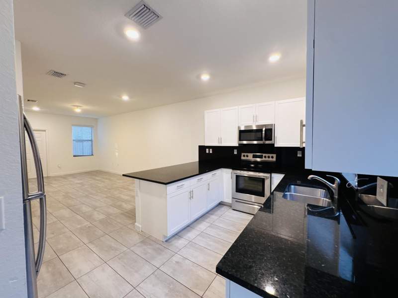 3 bedroom Townhouse at 1606 SW 28th Court, Reserve At Edgewood, Fort Lauderdale — photo 3