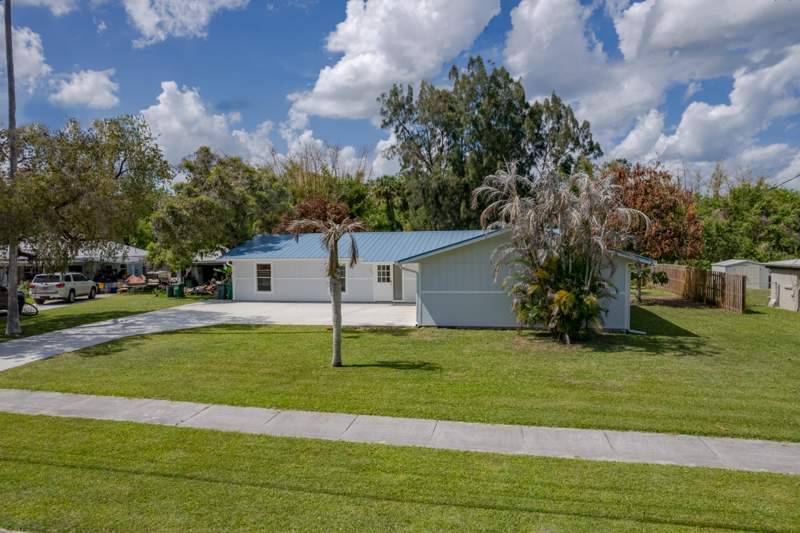 3 bedroom Single Family Residence at 320 Chamberlain Boulevard, Ocean Boulevard Park, Fort Pierce — photo 3