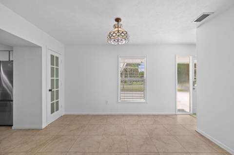 320 Chamberlain Boulevard, Fort Pierce FL - photo 18 of 61