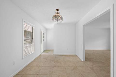 320 Chamberlain Boulevard, Fort Pierce FL - photo 17 of 61
