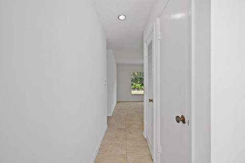 320 Chamberlain Boulevard, Fort Pierce FL - photo 14 of 61