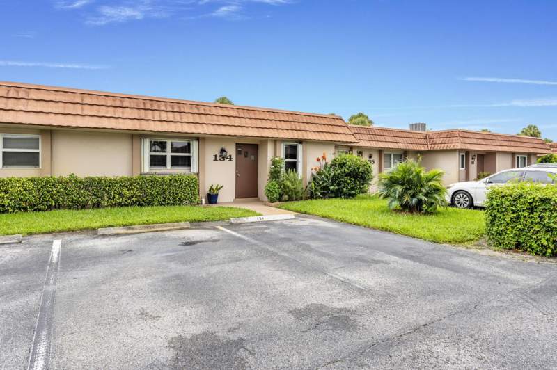 2 bedroom Villa at 5775 W Fernley Dr Drive #134, Cresthaven Condo Townhomes Sec 2, West Palm Beach — photo 2
