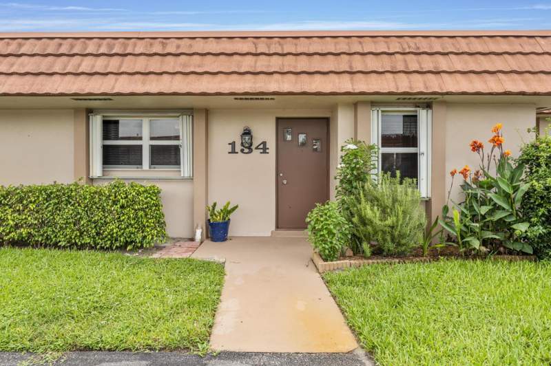 2 bedroom Villa at 5775 W Fernley Dr Drive #134, Cresthaven Condo Townhomes Sec 2, West Palm Beach — photo 3
