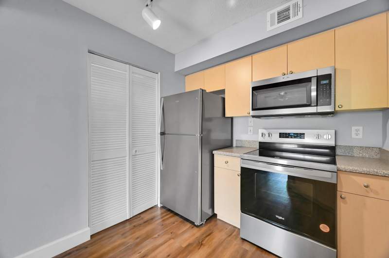 1 bedroom Condominium at 3740 NW Adriatic Lane, Portofino At Jensen Beach Condo, Jensen Beach — photo 3