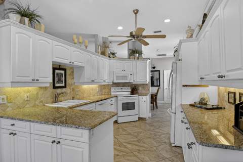 9434 Poinciana Court, Fort Pierce FL - photo 10 of 36