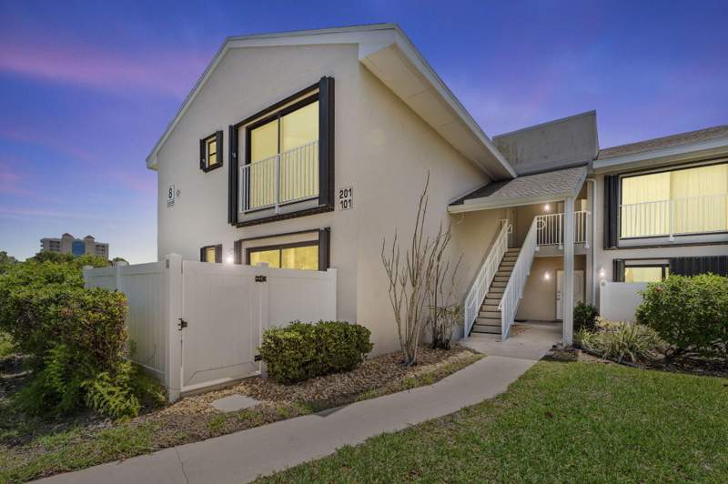3 bedroom Condominium at 3209 S Lakeview Circle #8-101, The Sands Section 1 Condominium, Hutchinson Island — photo 2