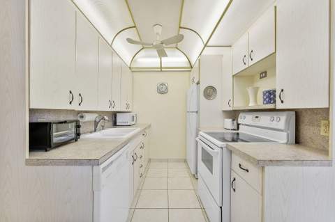 3027 Guildford B, Boca Raton FL - photo 6 of 38