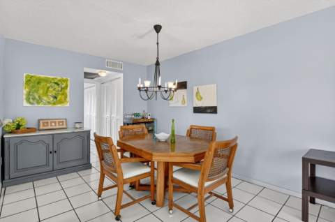 492 W Tilford W, Deerfield Beach FL - photo 11 of 97