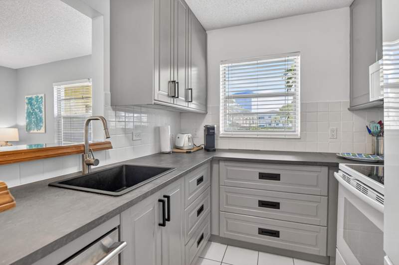 1 bedroom Condominium at 492 W Tilford W, Tilford W Condo, Deerfield Beach — photo 2