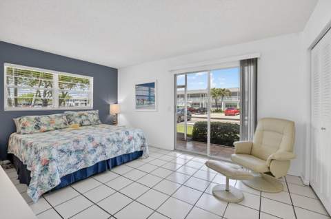 492 W Tilford W, Deerfield Beach FL - photo 14 of 97