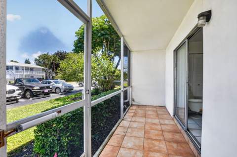 492 W Tilford W, Deerfield Beach FL - photo 22 of 97
