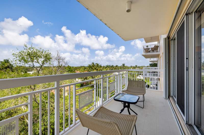 2 bedroom Condominium at 250 Bradley Place #606, Lake Towers Condo, Palm Beach — photo 5