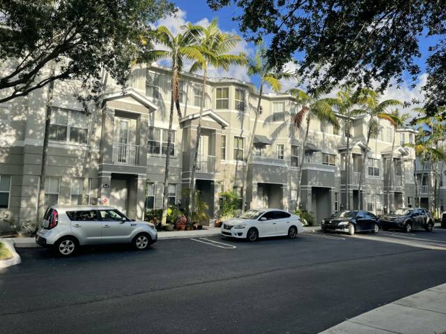 Shoma Townhomes At Royal Palm Beach Condo