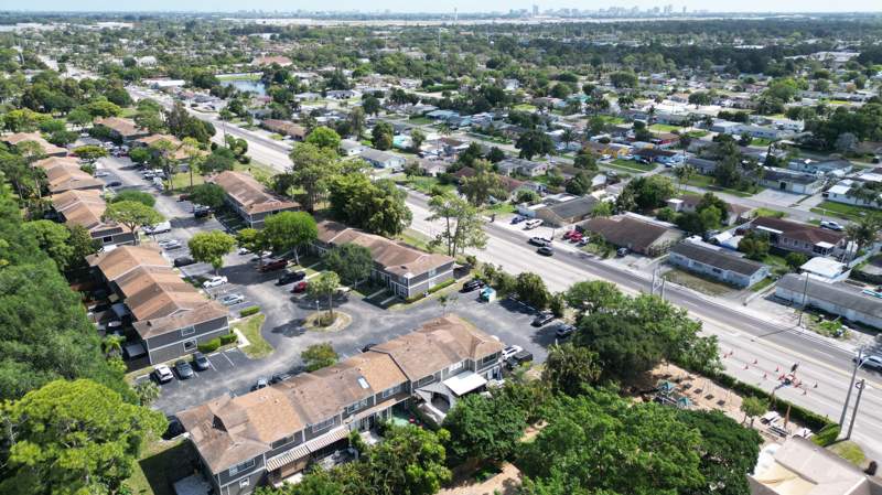 2 bedroom Townhouse at 850 Hill Drive #D, Society Hill Cannongate, West Palm Beach — photo 5