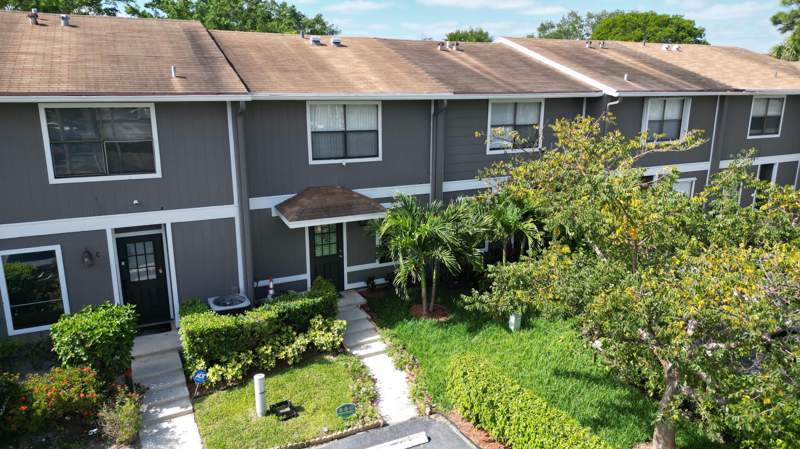 2 bedroom Townhouse at 850 Hill Drive #D, Society Hill Cannongate, West Palm Beach — photo 2