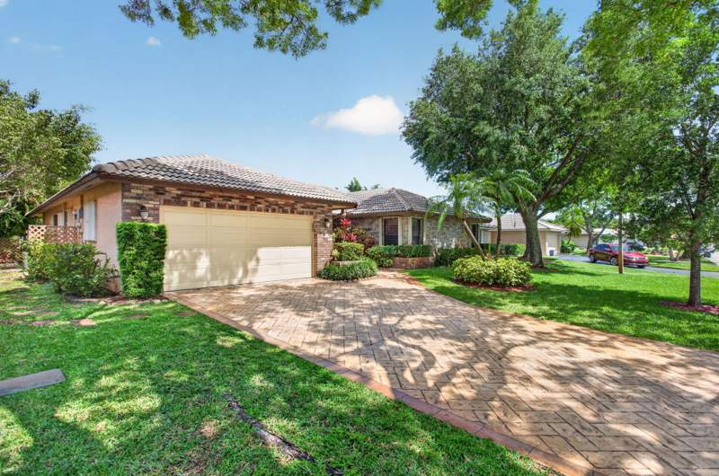 4 bedroom Single Family Residence at 1311 NW 111th Way, Cypress Run, Coral Springs — photo 3