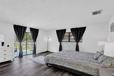 1115 NE 1st Court #B, Hallandale Beach FL - photo 6 of 31