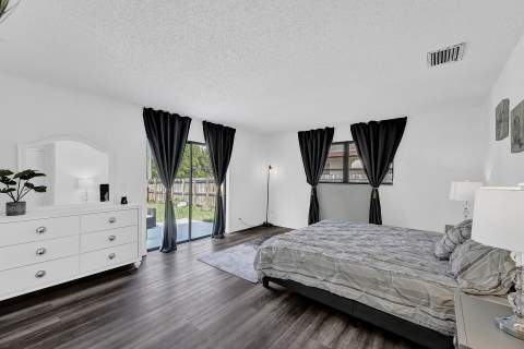 1115 NE 1st Court #B, Hallandale Beach FL - photo 7 of 31