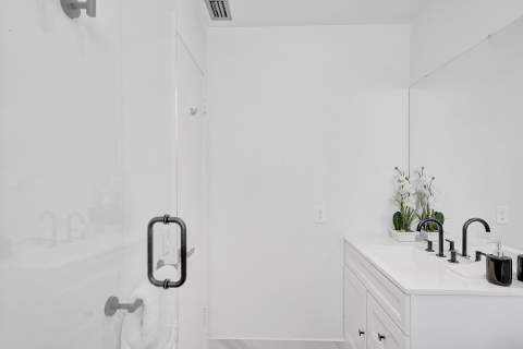 1115 NE 1st Court #B, Hallandale Beach FL - photo 9 of 31