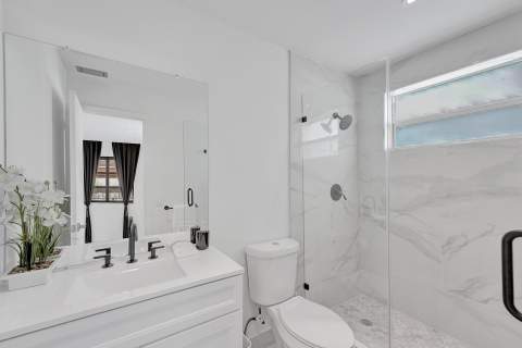 1115 NE 1st Court #B, Hallandale Beach FL - photo 10 of 31