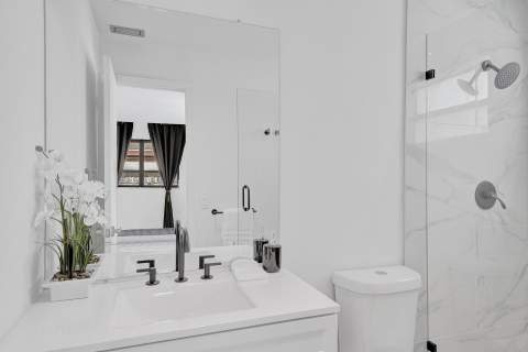 1115 NE 1st Court #B, Hallandale Beach FL - photo 11 of 31