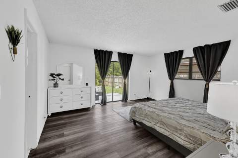 1115 NE 1st Court #B, Hallandale Beach FL - photo 12 of 31