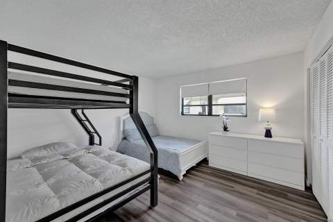 1115 NE 1st Court #B, Hallandale Beach FL - photo 14 of 31