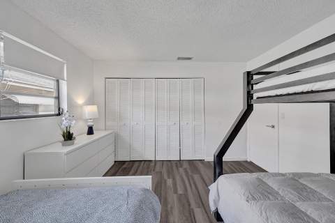 1115 NE 1st Court #B, Hallandale Beach FL - photo 15 of 31